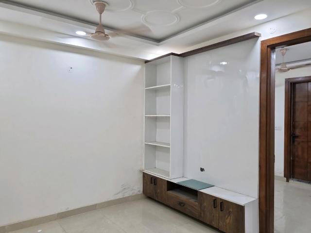 2 BHK Apartment in Mahavir Enclave for resale New Delhi. The reference number is 20956150