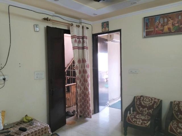 3 BHK Independent Builder Floor in Mayur Vihar Phase 1 for resale New Delhi. The reference number is 20700973