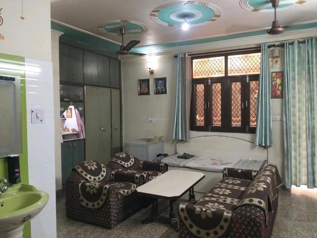 3 BHK Independent Builder Floor in Mayur Vihar Phase 1 for resale New Delhi. The reference number is 20078112