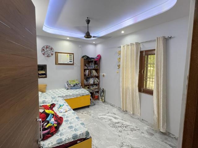 3 BHK Independent Builder Floor in Mayur Vihar Phase 1 for resale New Delhi. The reference number is 20182303