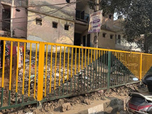 3 BHK Independent Builder Floor in Mithapur for rent New Delhi. The reference number is 17015706