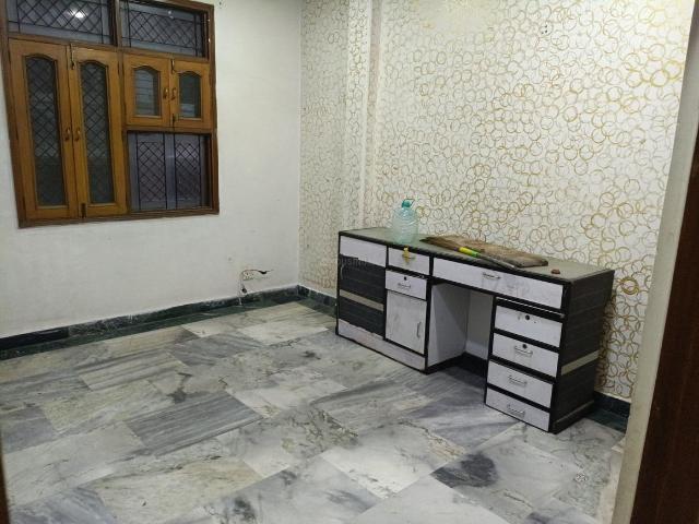 3 BHK Independent Builder Floor in Model Town for rent New Delhi. The reference number is 18941301