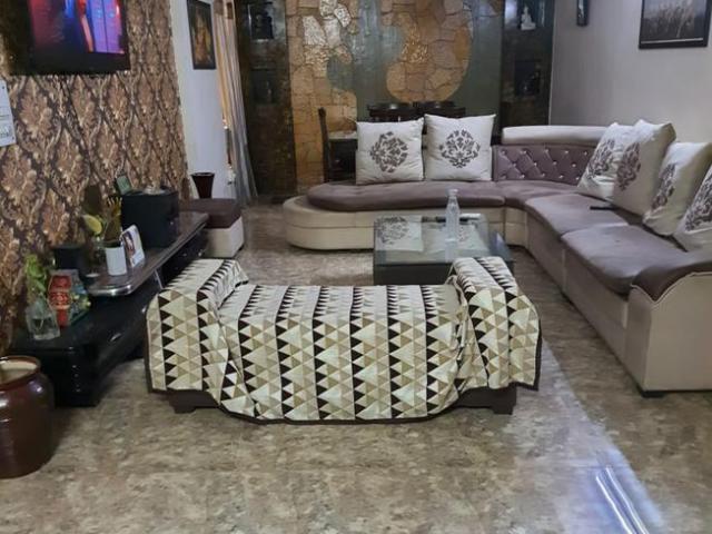 3 BHK Independent Builder Floor in Model Town for resale New Delhi. The reference number is 10073404
