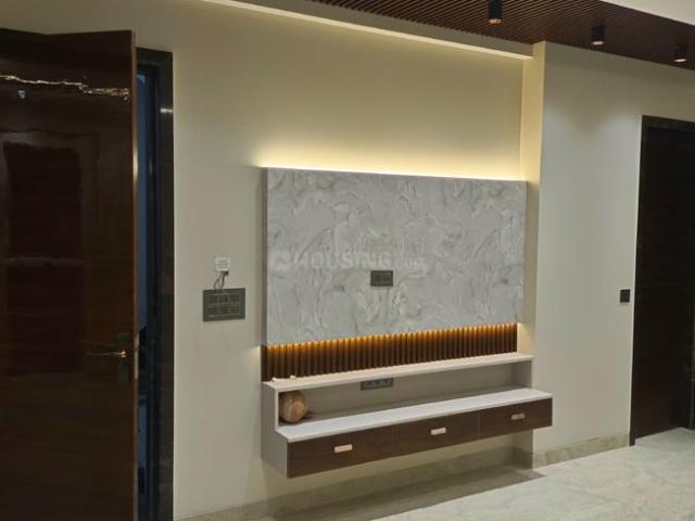 3 BHK Independent Builder Floor in Model Town for resale New Delhi. The reference number is 21316007