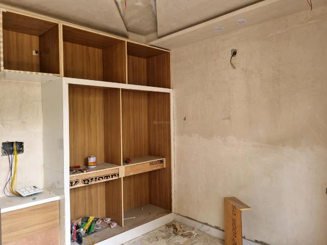 3 BHK Apartment in Dwarka Mor for resale New Delhi. The reference number is 20449393