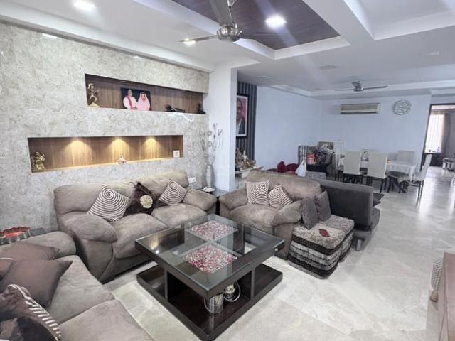 3 BHK Independent Builder Floor in AGCR Enclave for rent New Delhi. The reference number is 19780417
