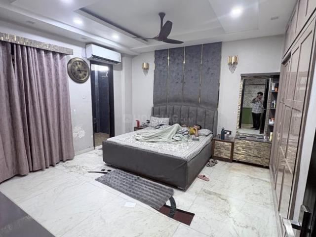 3 BHK Independent Builder Floor in Anand Vihar for resale New Delhi. The reference number is 19771914