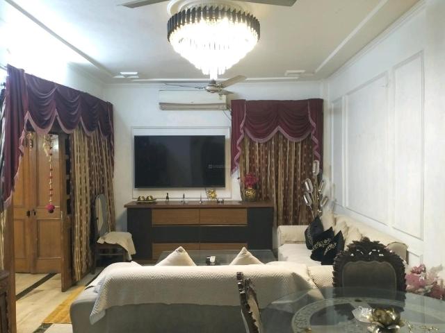 3 BHK Independent Builder Floor in Ashok Vihar for rent New Delhi. The reference number is 16712940