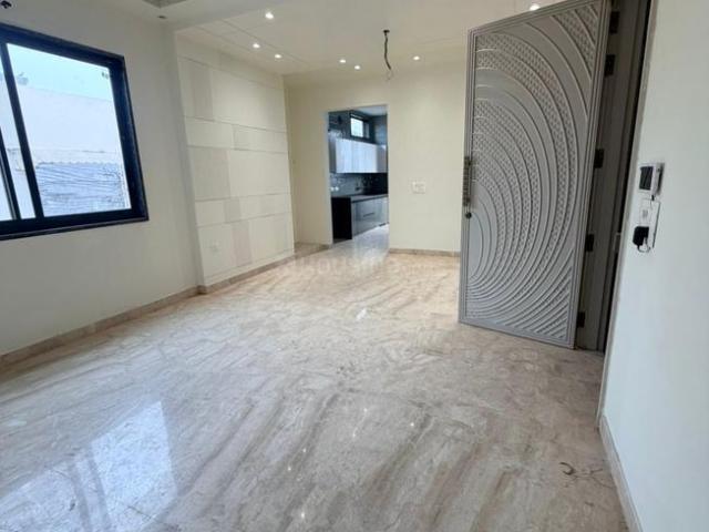 3 BHK Independent Builder Floor in Ashok Vihar for rent New Delhi. The reference number is 19572160