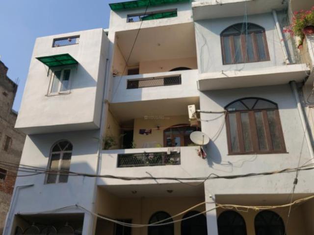 3 BHK Independent Builder Floor in Chhattarpur for rent New Delhi. The reference number is 18570923