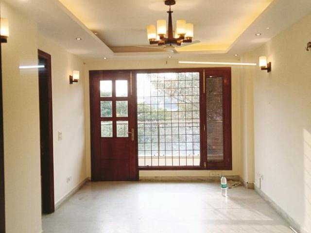 3 BHK Independent Builder Floor in Chittaranjan Park for rent New Delhi. The reference number is 8471332