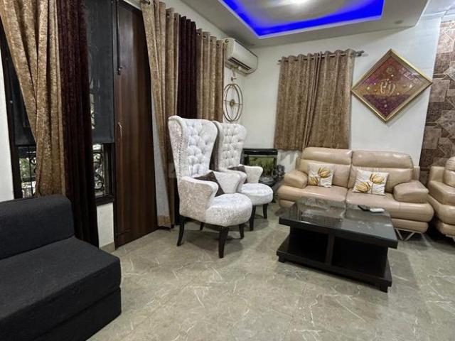 3 BHK Independent Builder Floor in Chittaranjan Park for rent New Delhi. The reference number is 20934744