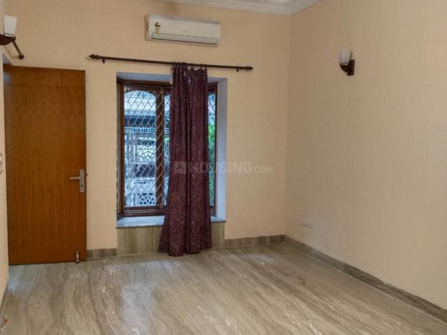 3 BHK Independent Builder Floor in Chittaranjan Park for rent New Delhi. The reference number is 21149258