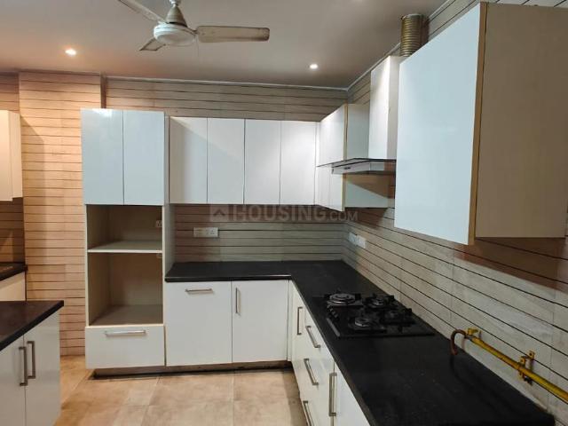 3 BHK Independent Builder Floor in Chittaranjan Park for rent New Delhi. The reference number is 21180704