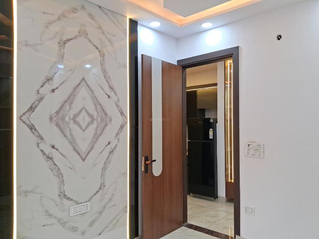 3 BHK Independent Builder Floor in Dwarka Mor for rent New Delhi. The reference number is 20097046