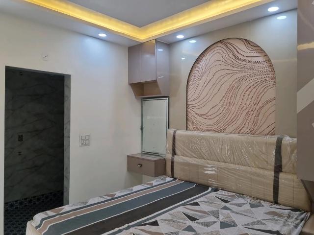 3 BHK Apartment in Dwarka Mor for resale New Delhi. The reference number is 21132993