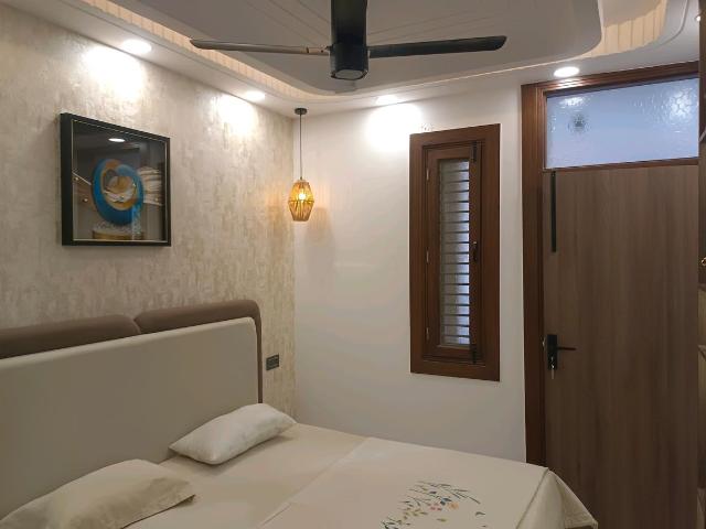 3 BHK Independent Builder Floor in Dwarka Mor for resale New Delhi. The reference number is 21370526