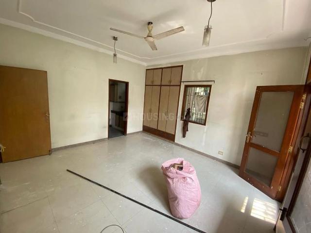 3 BHK Independent Builder Floor in Defence Colony for rent New Delhi. The reference number is 19077004