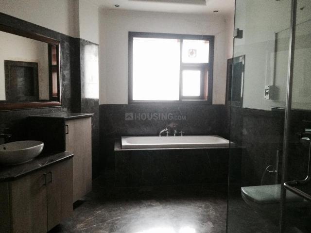 3 BHK Independent Builder Floor in Defence Colony for resale New Delhi. The reference number is 17995697