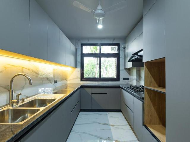 3 BHK Independent Builder Floor in Defence Colony for resale New Delhi. The reference number is 20061038
