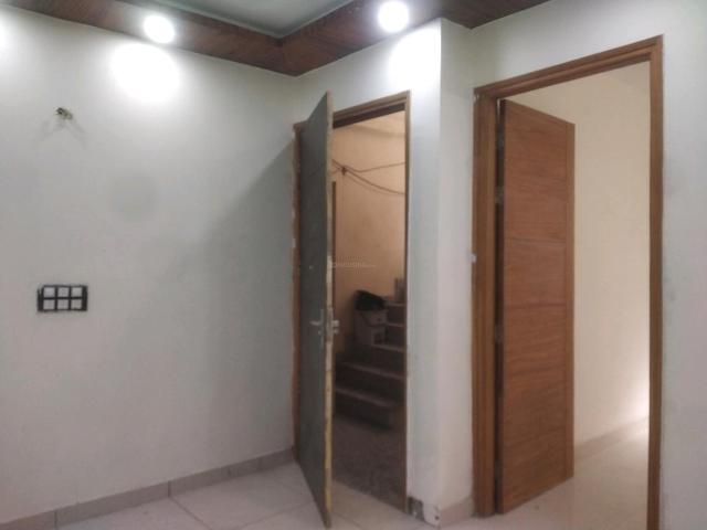 3 BHK Independent Builder Floor in Govindpuri for resale New Delhi. The reference number is 20301351