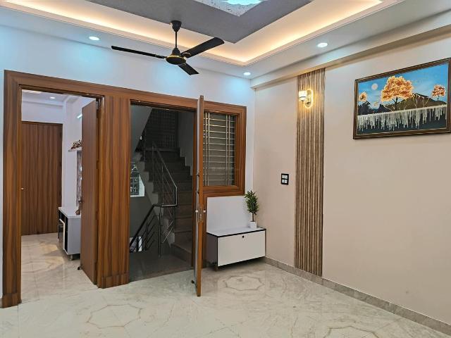 3 BHK Independent Builder Floor in Indirapuram for resale Ghaziabad. The reference number is 21171109