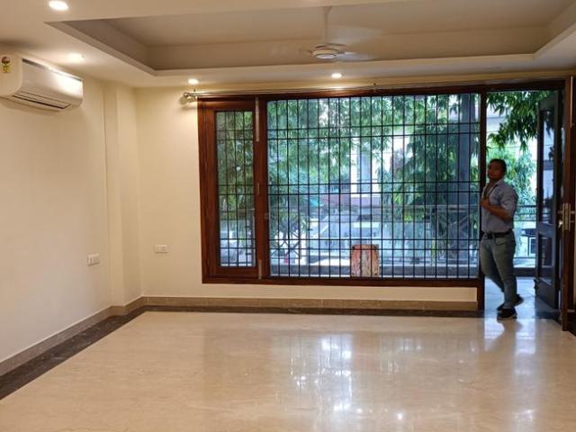 3 BHK Independent Builder Floor in Kalkaji for rent New Delhi. The reference number is 9911809