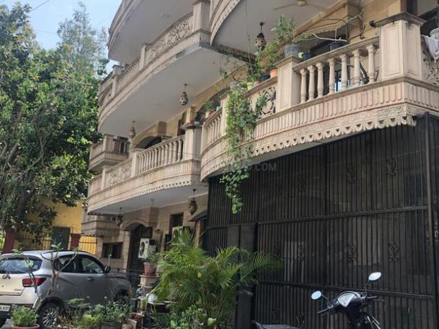 3 BHK Independent Builder Floor in Kaushambi for resale Ghaziabad. The reference number is 15743264