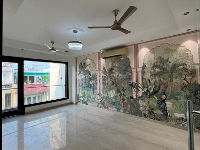 3 BHK Independent Builder Floor in Lajpat Nagar for resale New Delhi. The reference number is 21021011