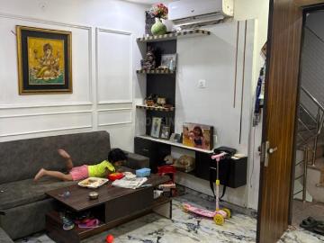 East Delhi, New Delhi, Delhi - Lift