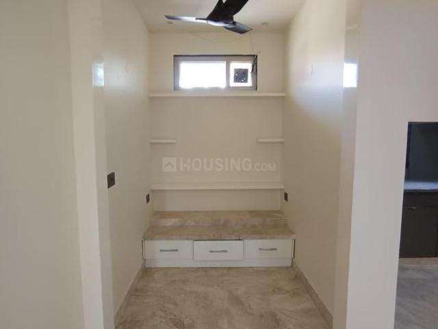 3 BHK Independent Builder Floor in Punjabi Bagh for rent New Delhi. The reference number is 21136010