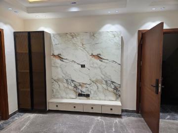 3 BHK Independent Builder Floor in Punjabi Bagh for resale New Delhi. The reference number is 19761406