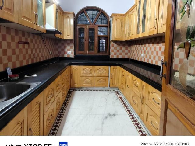 3 BHK Independent Builder Floor in Paschim Vihar for rent New Delhi. The reference number is 21137443