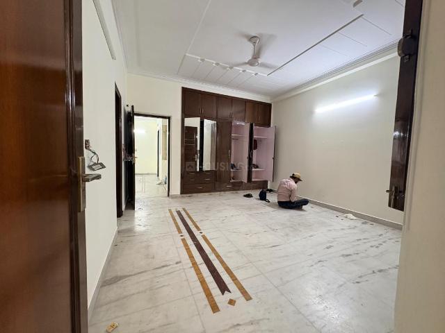 3 BHK Independent Builder Floor in Paschim Vihar for rent New Delhi. The reference number is 21154469