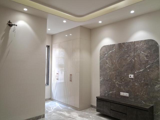 3 BHK Independent Builder Floor in Paschim Vihar for resale New Delhi. The reference number is 19450527