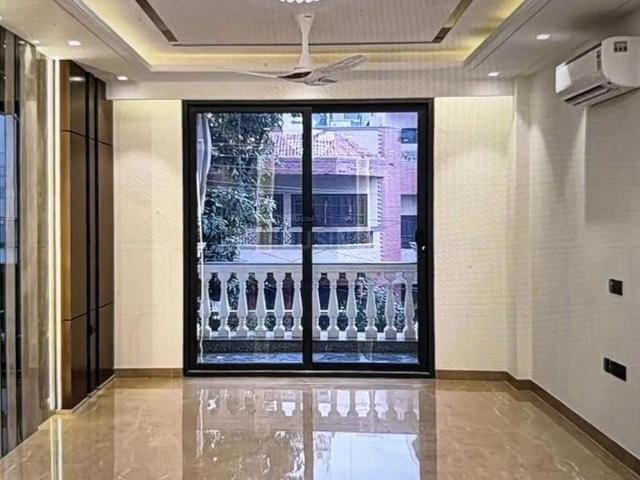 3 BHK Independent Builder Floor in Paschim Vihar for resale New Delhi. The reference number is 19945007
