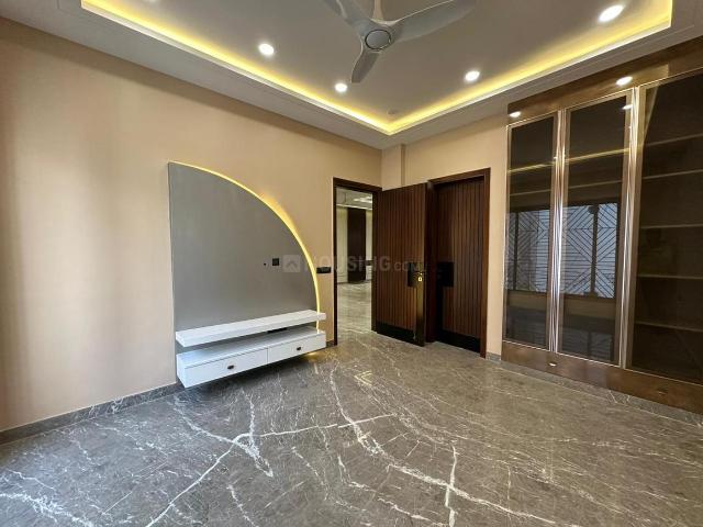 3 BHK Independent Builder Floor in Paschim Vihar for resale New Delhi. The reference number is 19360214