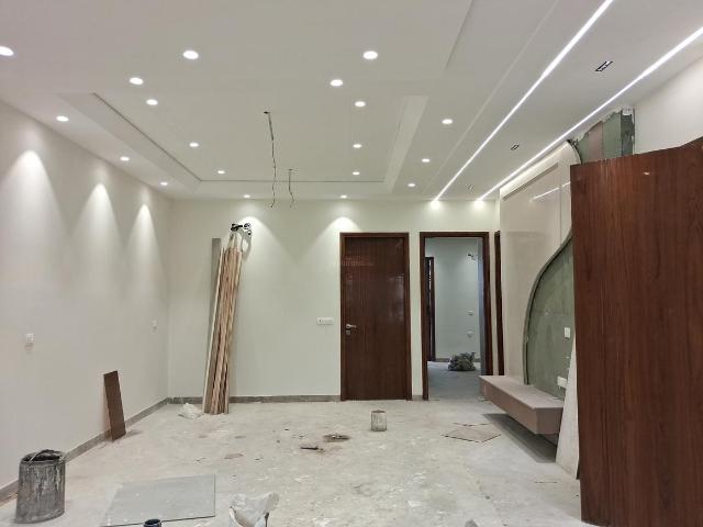 3 BHK Independent Builder Floor in Paschim Vihar for resale New Delhi. The reference number is 20438251