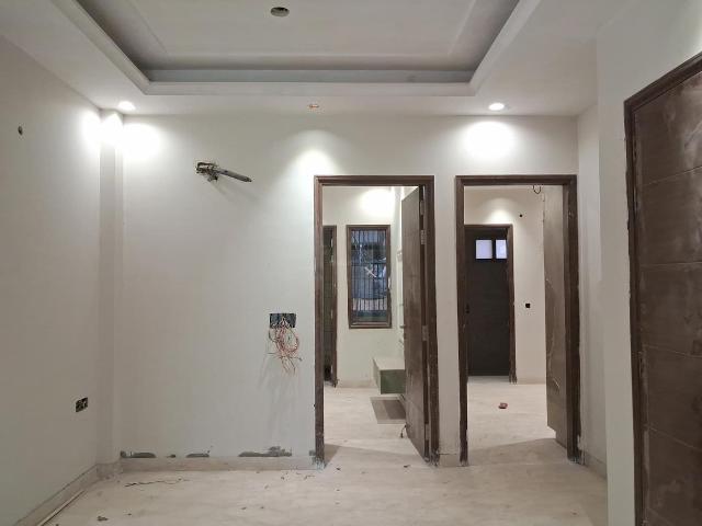 3 BHK Independent Builder Floor in Paschim Vihar for resale New Delhi. The reference number is 20039104