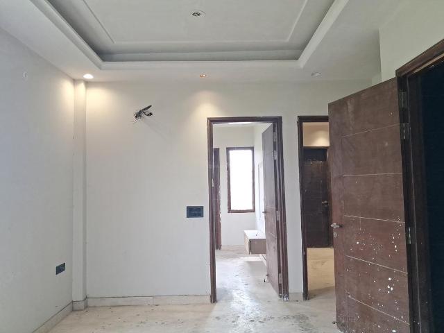 3 BHK Independent Builder Floor in Paschim Vihar for resale New Delhi. The reference number is 21020589