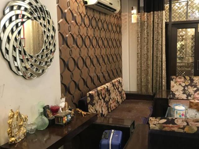 3 BHK Independent Builder Floor in Patel Nagar for rent New Delhi. The reference number is 8327858