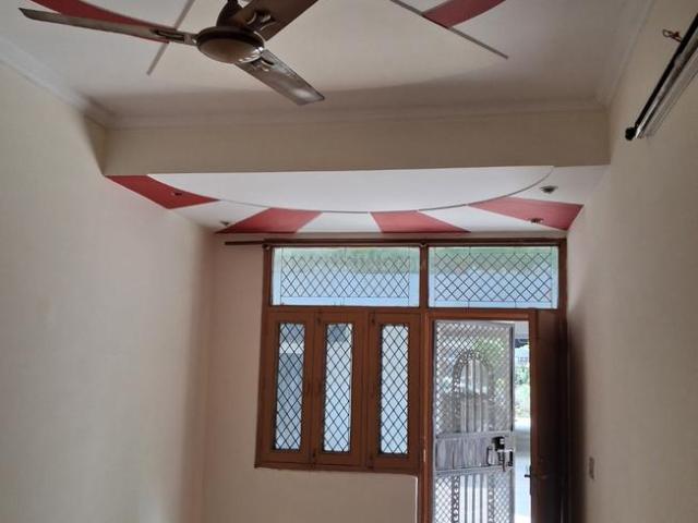 3 BHK Independent Builder Floor in Pitampura for rent New Delhi. The reference number is 20996457