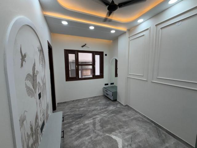 3 BHK Independent Builder Floor in Pitampura for resale New Delhi. The reference number is 18663367