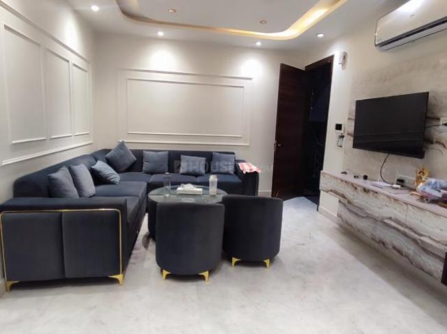 3 BHK Independent Builder Floor in Pitampura for resale New Delhi. The reference number is 19878116