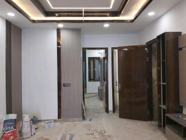 3 BHK Independent Builder Floor in Pitampura for resale New Delhi. The reference number is 19561025