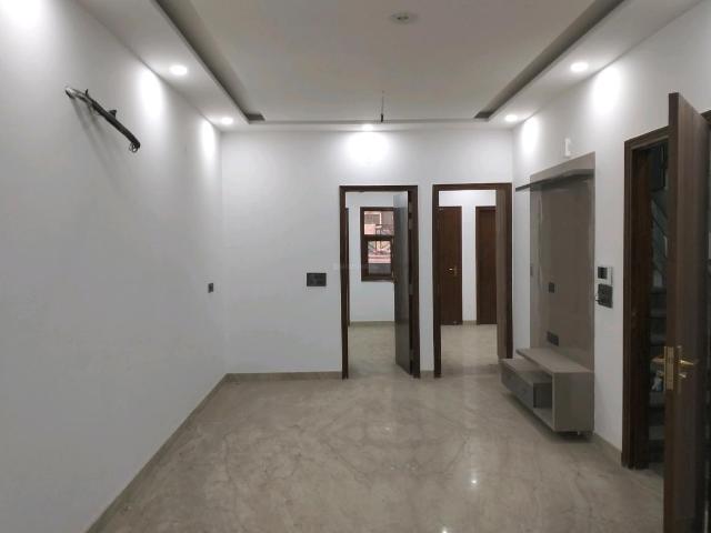 3 BHK Independent Builder Floor in Pitampura for resale New Delhi. The reference number is 19561198
