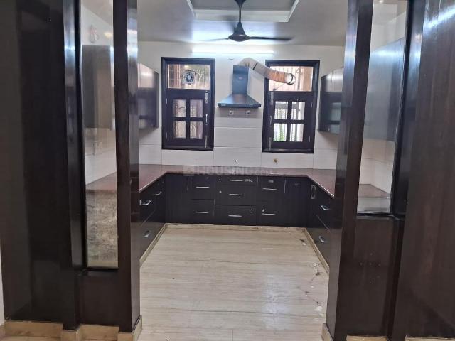 3 BHK Independent Builder Floor in Preet Vihar for rent New Delhi. The reference number is 19610227