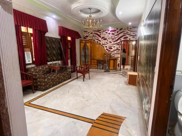 3 BHK Independent Builder Floor in Preet Vihar for rent New Delhi. The reference number is 20945960