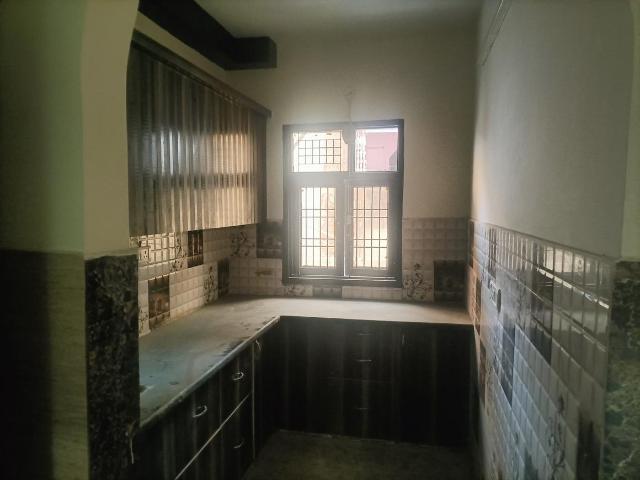 3 BHK Independent Builder Floor in Preet Vihar for resale New Delhi. The reference number is 8500819