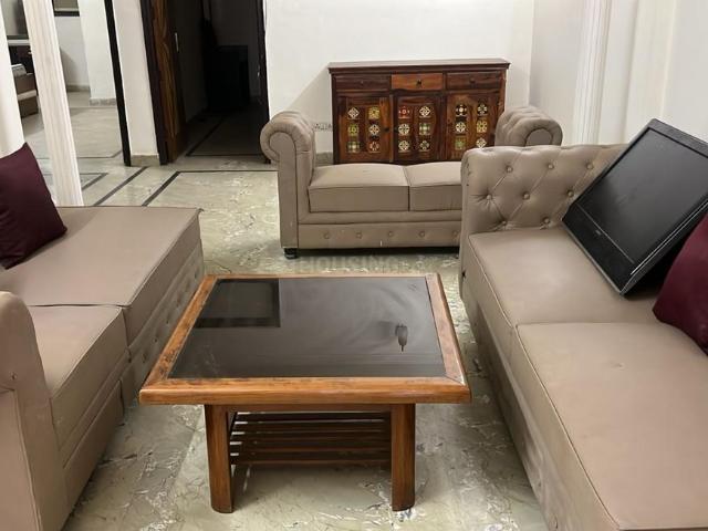 3 BHK Independent Builder Floor in Rajouri Garden for rent New Delhi. The reference number is 20477819